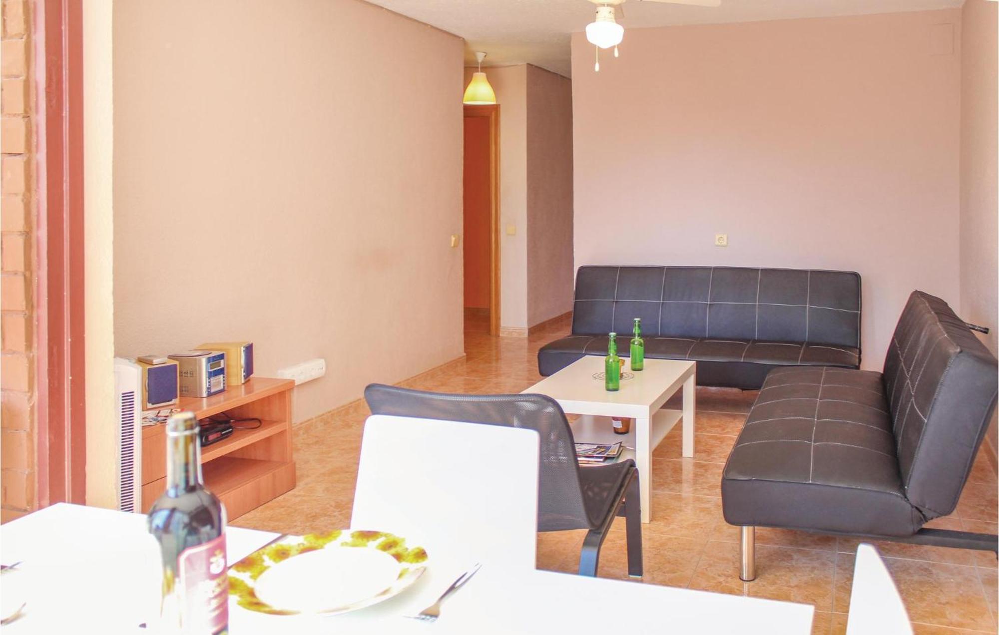 2 Bedroom Pet Friendly Apartment In アリカンテ エクステリア 写真